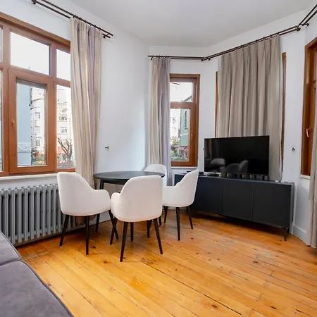 Private Building Featuring Two Separate Appartement *