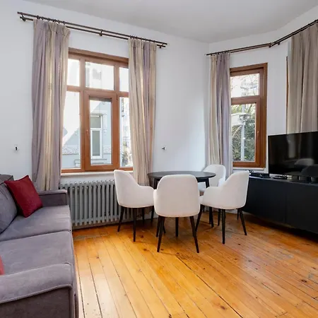 Private Building Featuring Two Separate Apartamento Estambul