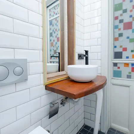 Private Building Featuring Two Separate * イスタンブール