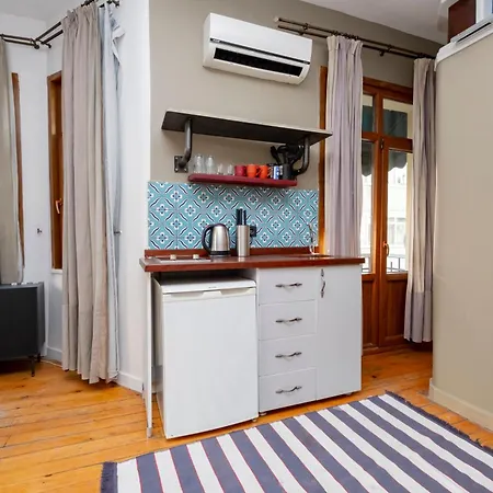 Private Building Featuring Two Separate イスタンブール