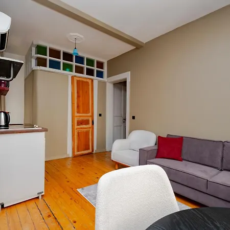 Private Building Featuring Two Separate Apartamento Estambul