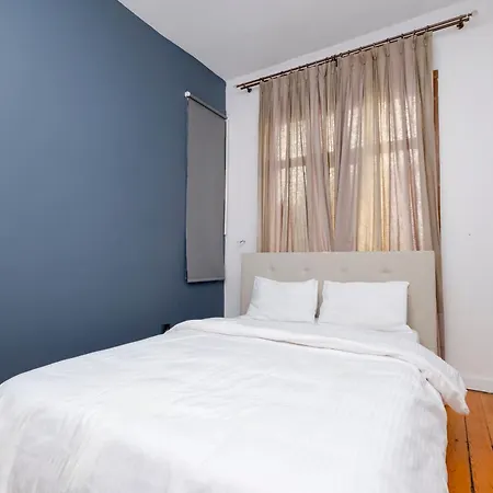 Apartment Private Building Featuring Two Separate